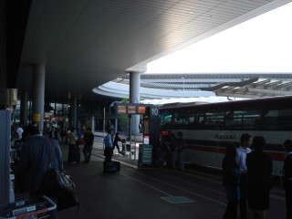 Автобус (лимузин) в аэропорту Нарита